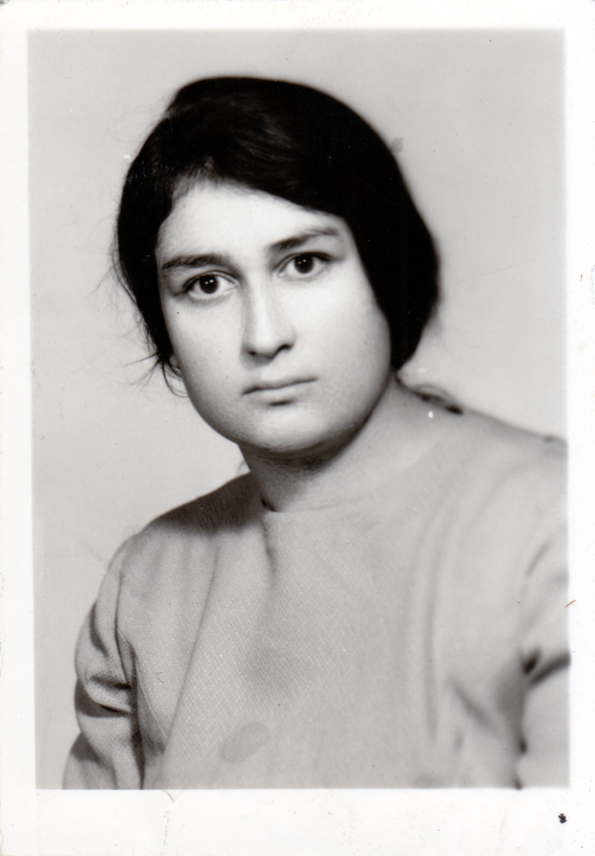 a black-and-white photo of Farangis Yousefinia
